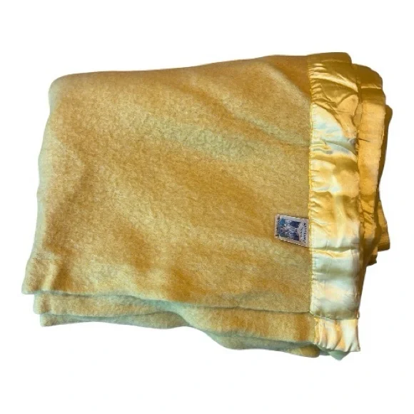 Vintage 100% Wool Kenwood Buttery Yellow Blanket 80”L 64”W - Picture 8 of 12